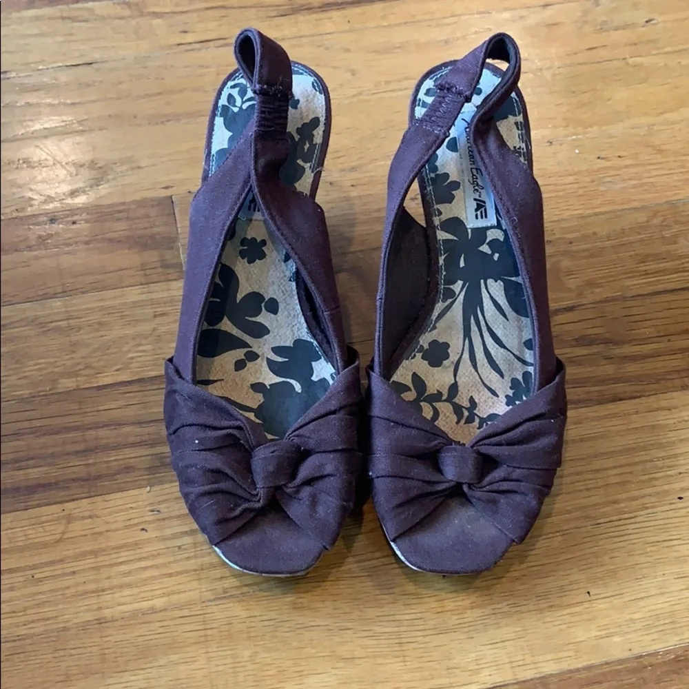 Cute brown wedges - Picture 1 of 3